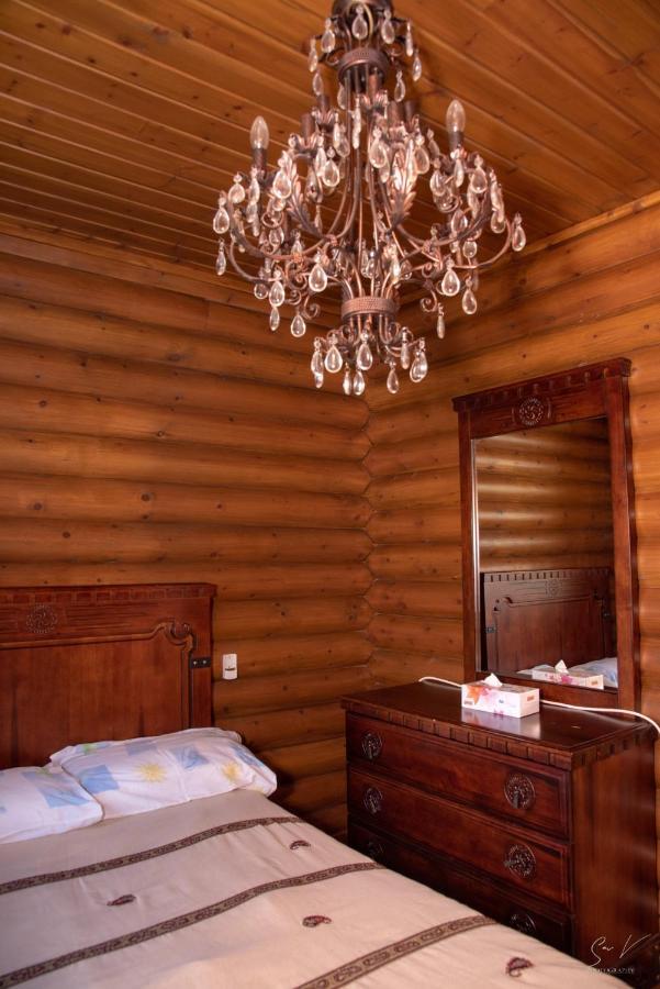 Gourri *2 Bdr Log House /Mountains/Queen Bed/Fireplace מראה חיצוני תמונה