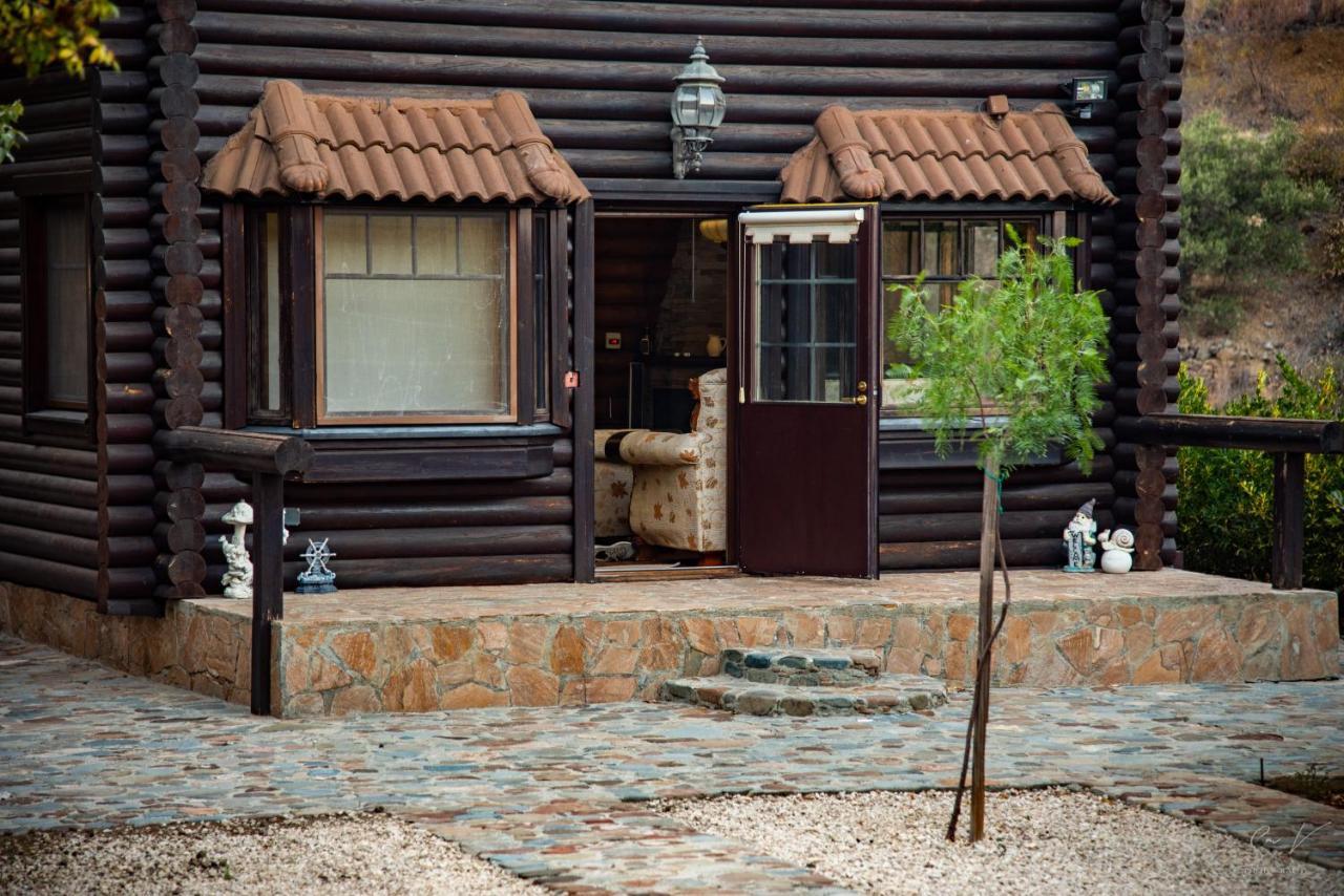 Gourri *2 Bdr Log House /Mountains/Queen Bed/Fireplace מראה חיצוני תמונה