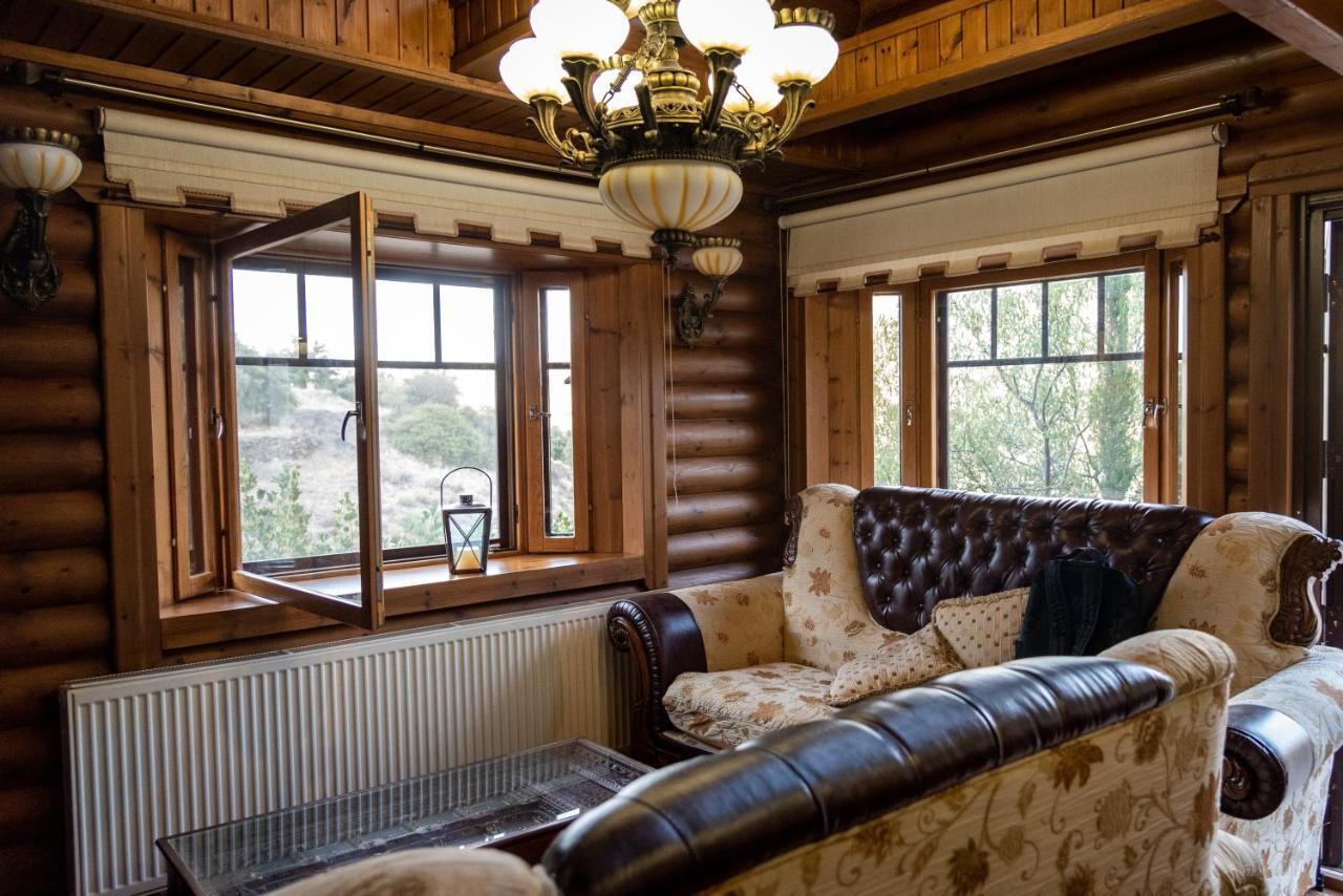 Gourri *2 Bdr Log House /Mountains/Queen Bed/Fireplace מראה חיצוני תמונה