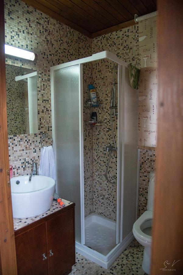Gourri *2 Bdr Log House /Mountains/Queen Bed/Fireplace מראה חיצוני תמונה