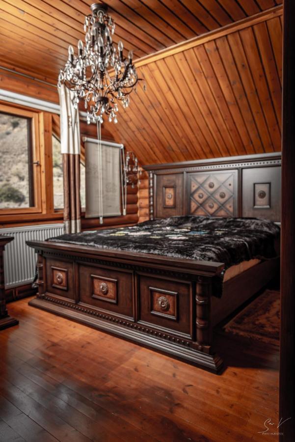 Gourri *2 Bdr Log House /Mountains/Queen Bed/Fireplace מראה חיצוני תמונה