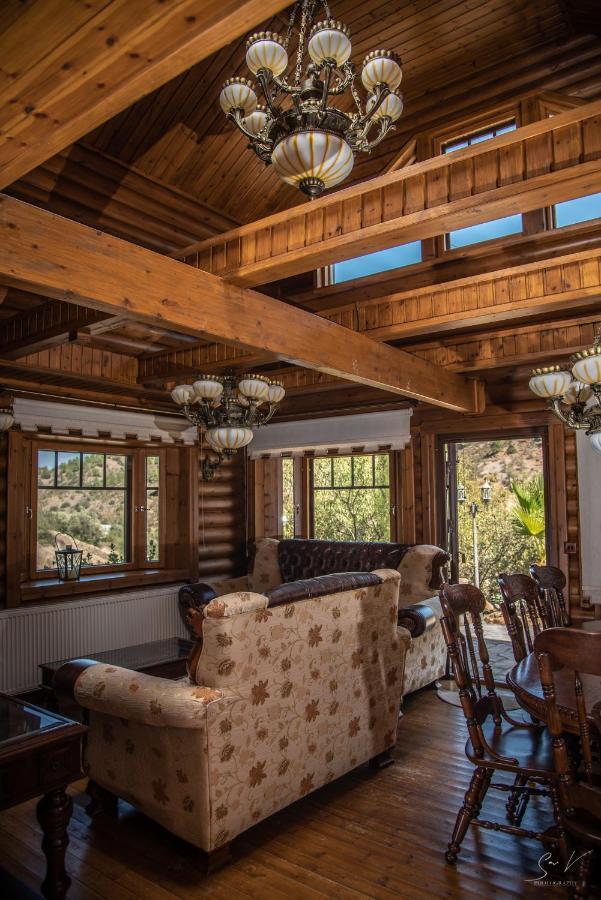 Gourri *2 Bdr Log House /Mountains/Queen Bed/Fireplace מראה חיצוני תמונה